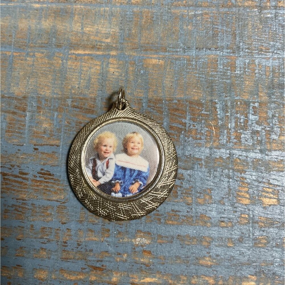 Vintage Round Photo Pendant Locket Gold-Tone Metal With Two Children Image